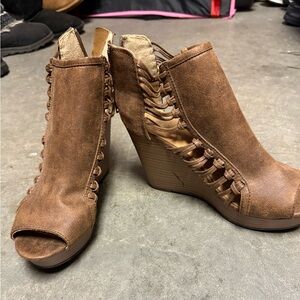 Brown, open toed wedges, never been worn, size 8 1/2